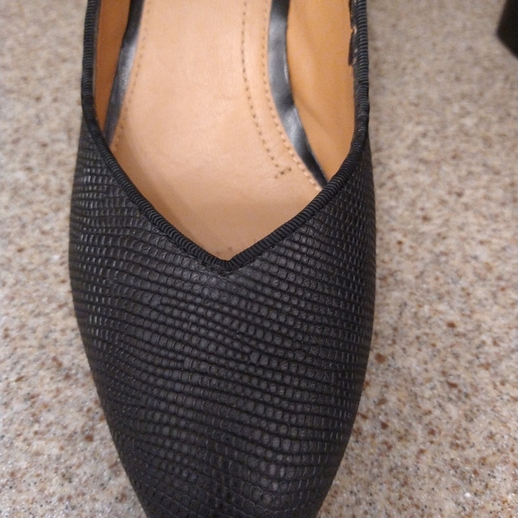 Clarks Artisan  Black Leather  Size 8 Snake print Heels - Picture 2 of 8